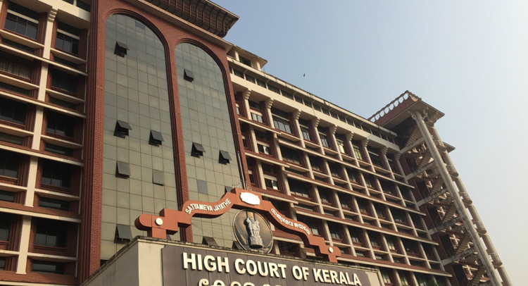 SC issued notice against Kerala HC in a petition challenging District court Judges selection process, 2015